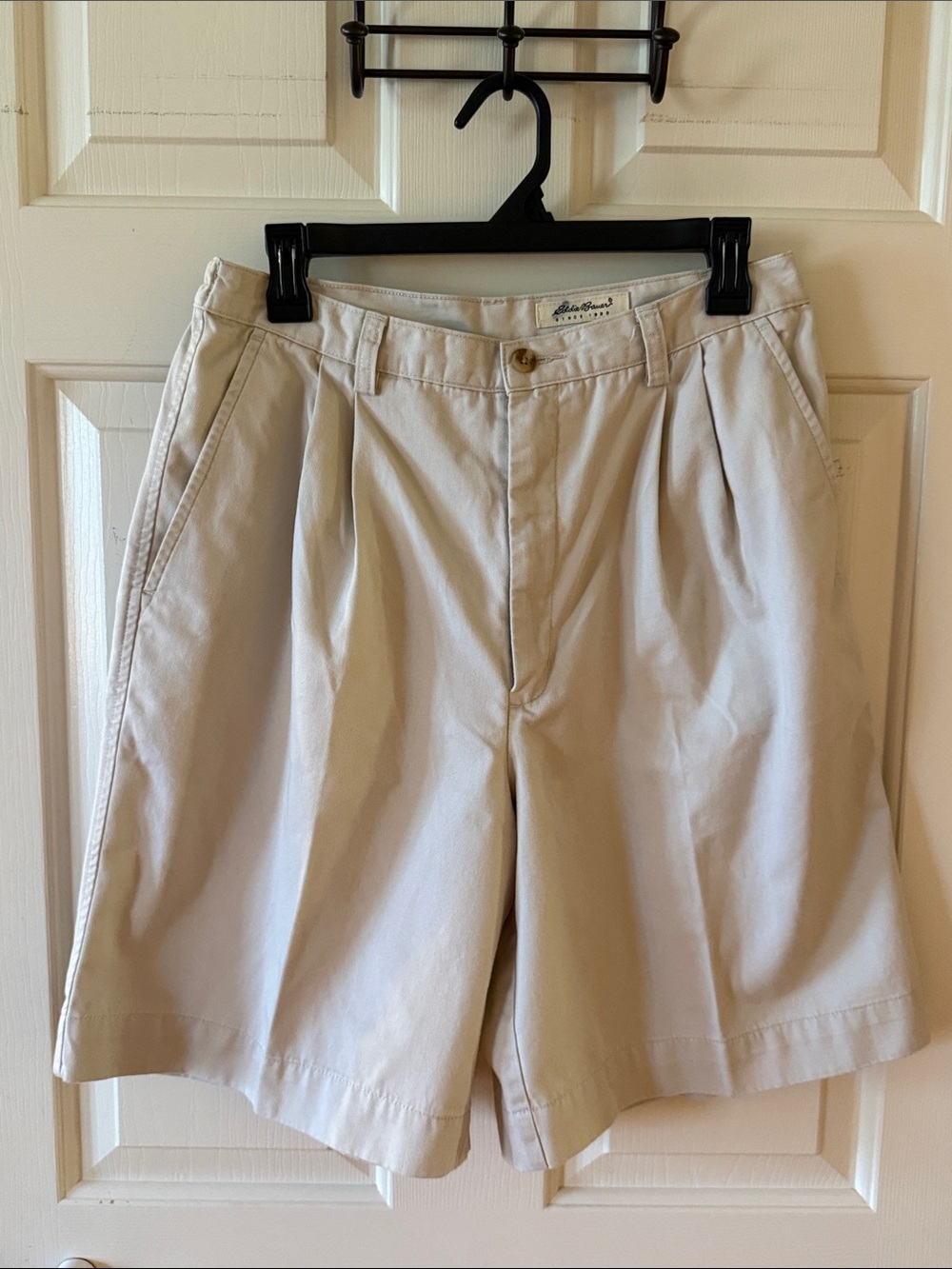 Eddie Bauer Women's Pleated Bermuda Shorts - Cream 💯 COTTON